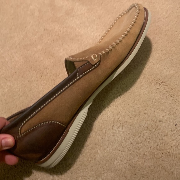 Some discoloration on right shoe from oil leaking in suitcase. Worn only twice - Picture 5 of 9